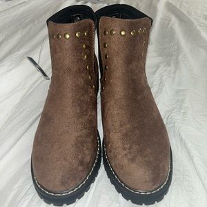Women’s brown boots